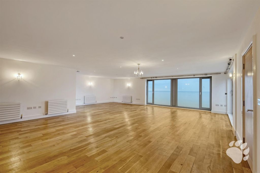 3 bed flat for saleParade Walk, Garrison Beachfront, Shoeburyness SS3 photo 3