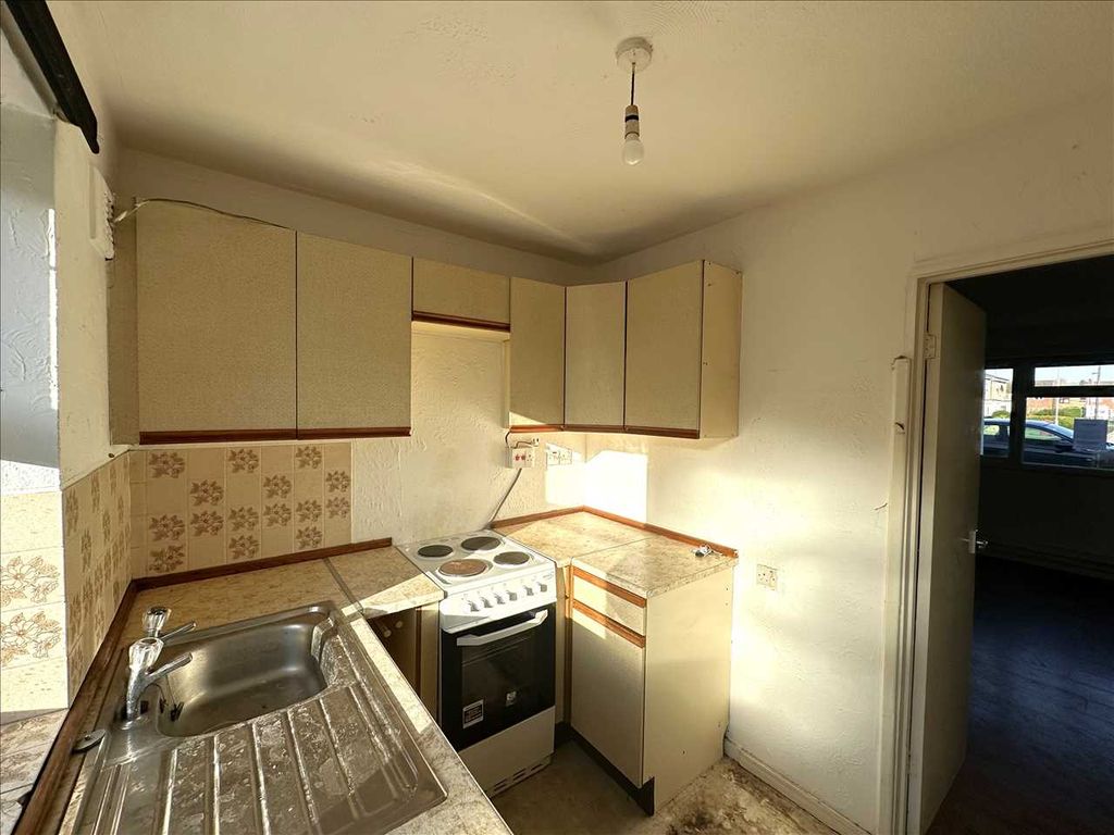 Additional image 5 of 2 bed flat for saleKensington Road, Scunthorpe DN15