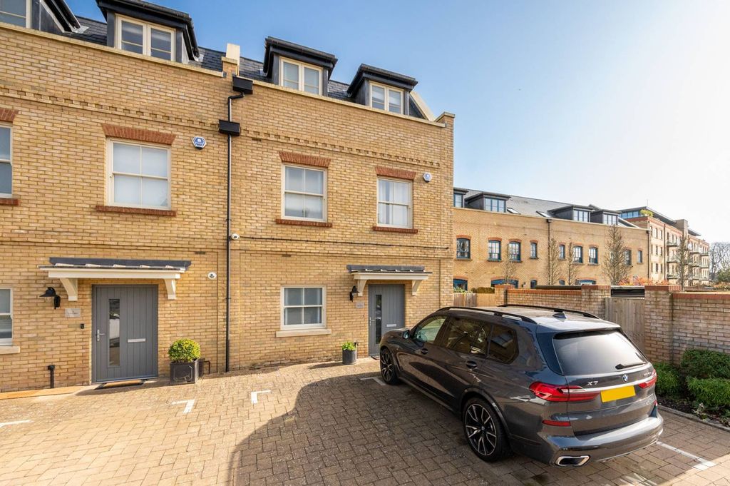 3 bed terraced house for saleGlen Island, Taplow, Maidenhead SL6