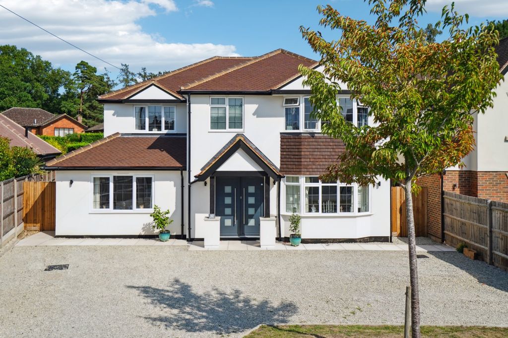 4 bed detached house for saleMonument Lane, Chalfont St. Peter, Gerrards Cross, Buckinghamshire SL9