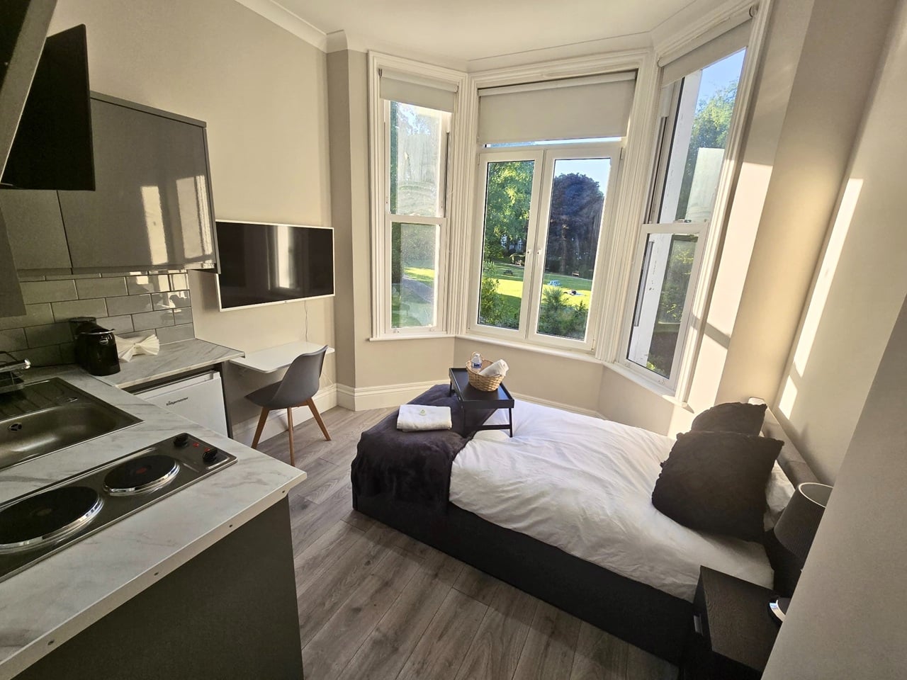 Studio Flat, Philbeach Gardens, SW5, N1 7GU