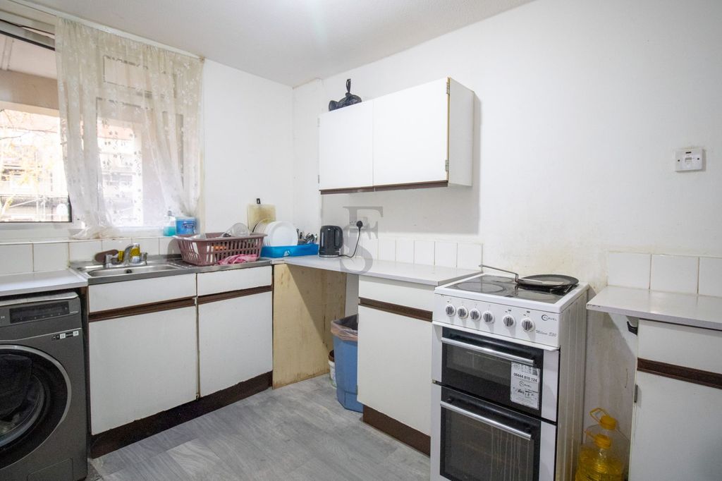 2 bed maisonette for salePegasus Close, Highfields LE2 photo 4