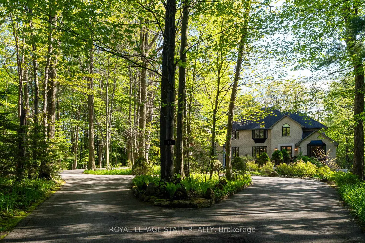 18 Elder Crescent photo 2