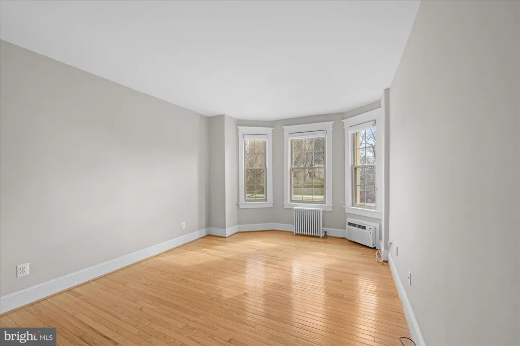 Additional image 3 of 3024 Wisconsin Avenue NW Unit 101, Washington, DC 20016