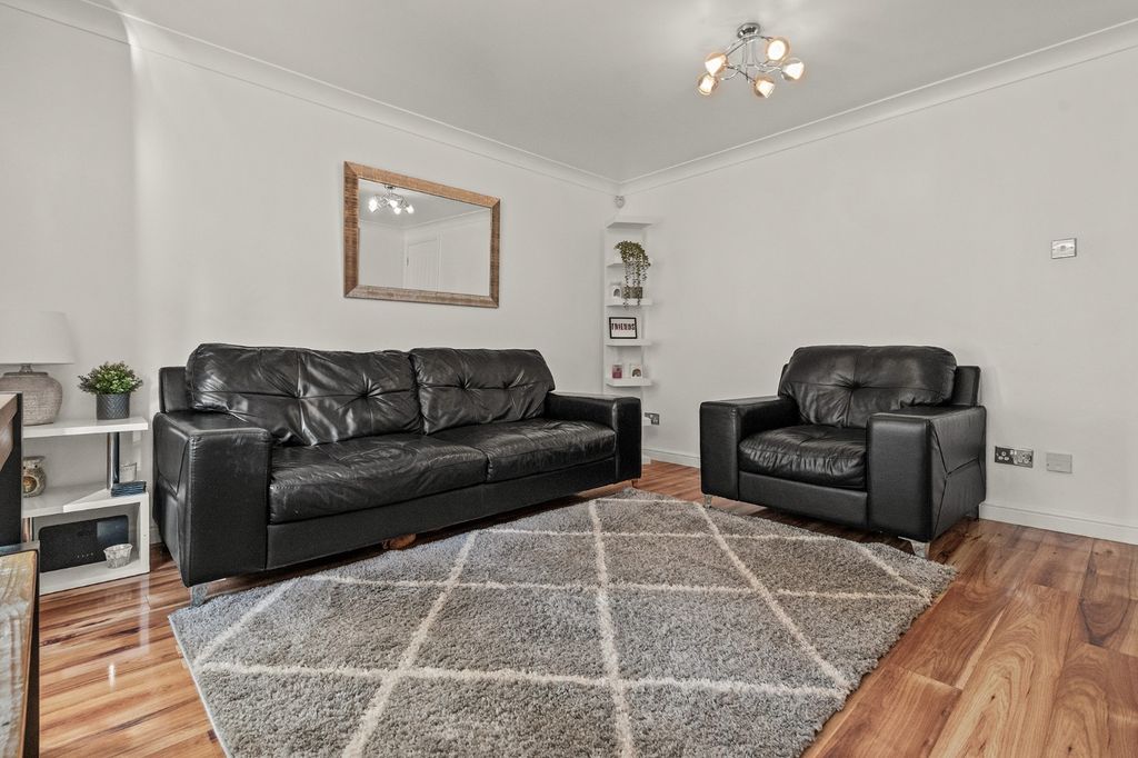 2 bed flat for saleLeyland Road, Bathgate EH48 photo 4