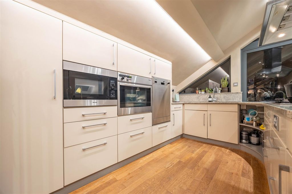 Additional image 37 of 3 bed flat for saleStirling Hall, Elm Road, Leigh-On-Sea SS9