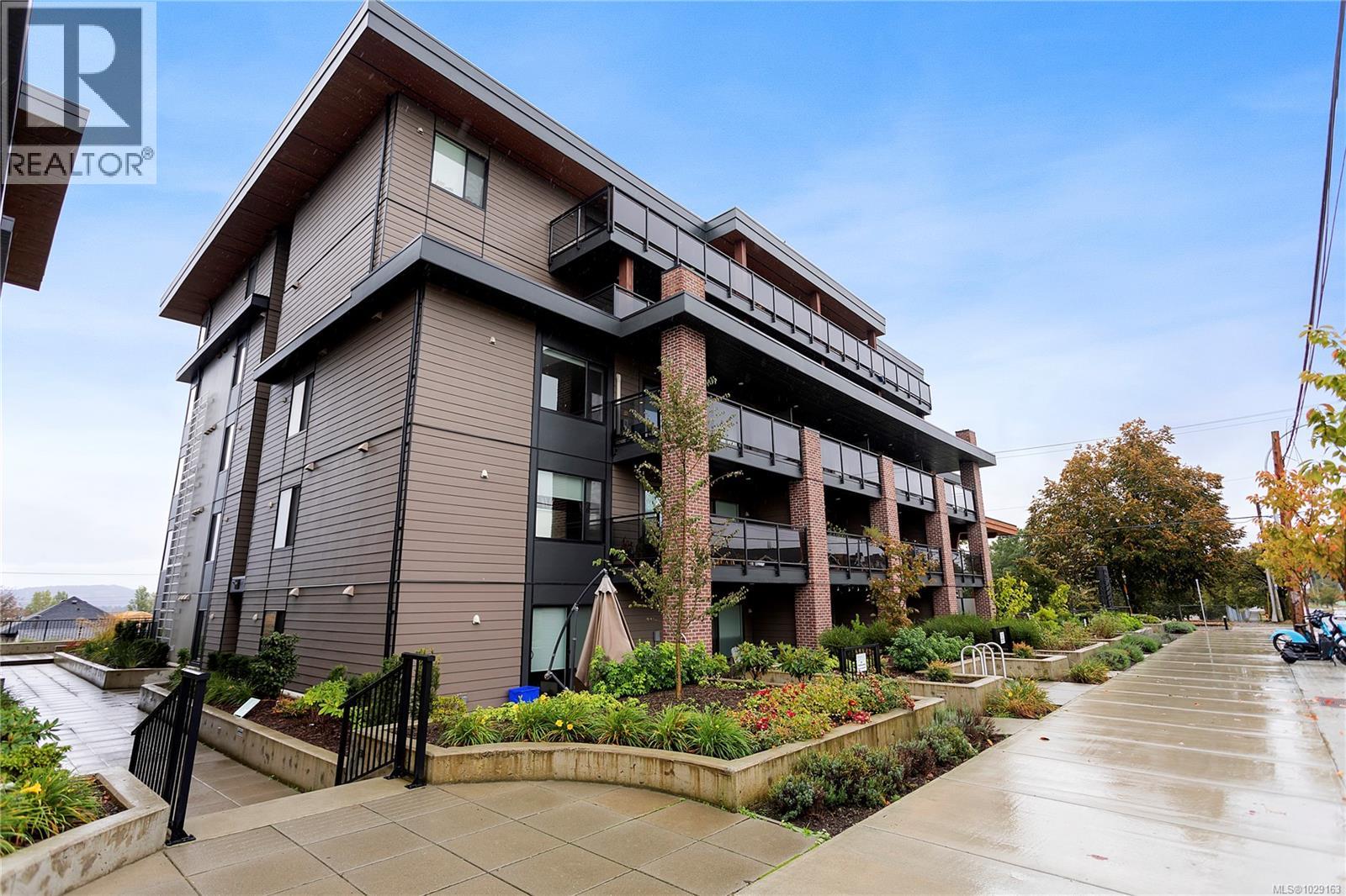 103 147 Haliburton St