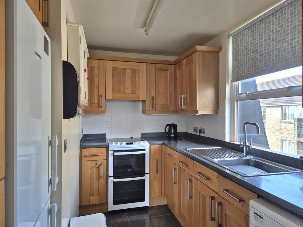 2 bed flat for saleTrewartha Park, Weston-Super-Mare BS23 photo 4
