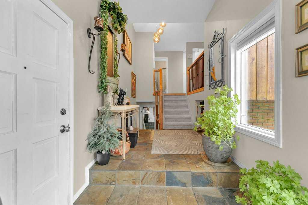 Additional image 3 of 16 Markle Crescent, Red Deer, AB, T4R 1T1