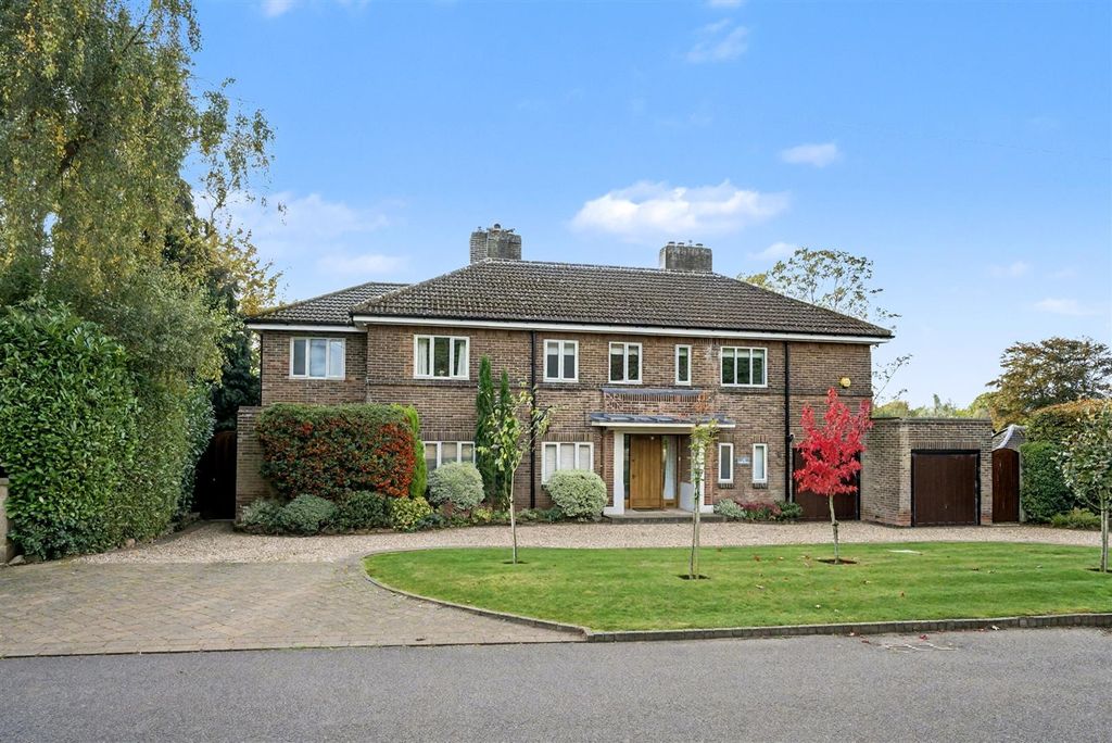 5 bed detached house for saleBeeston Fields Drive, Bramcote NG9