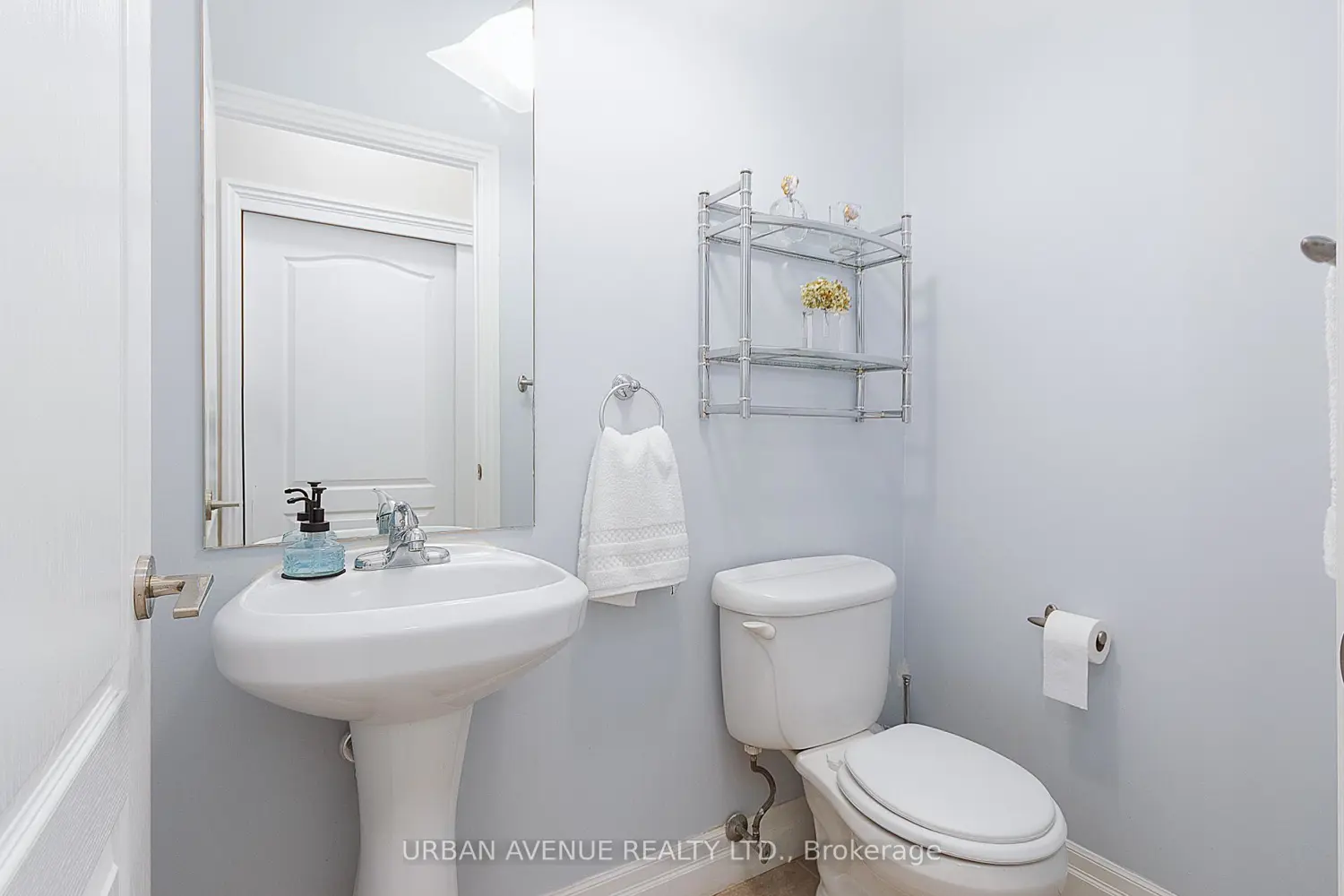 Additional image 12 of 44 Bond Street 707