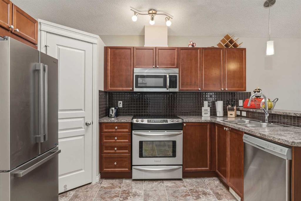 Additional image 6 of 200 New Brighton Green SE, Calgary, AB, T2Z 0J8