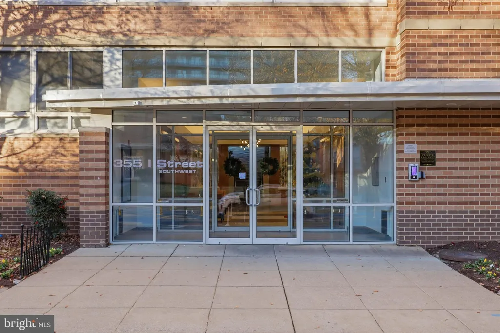 Additional image 5 of 355 I Street SW Unit 310, Washington, DC 20024