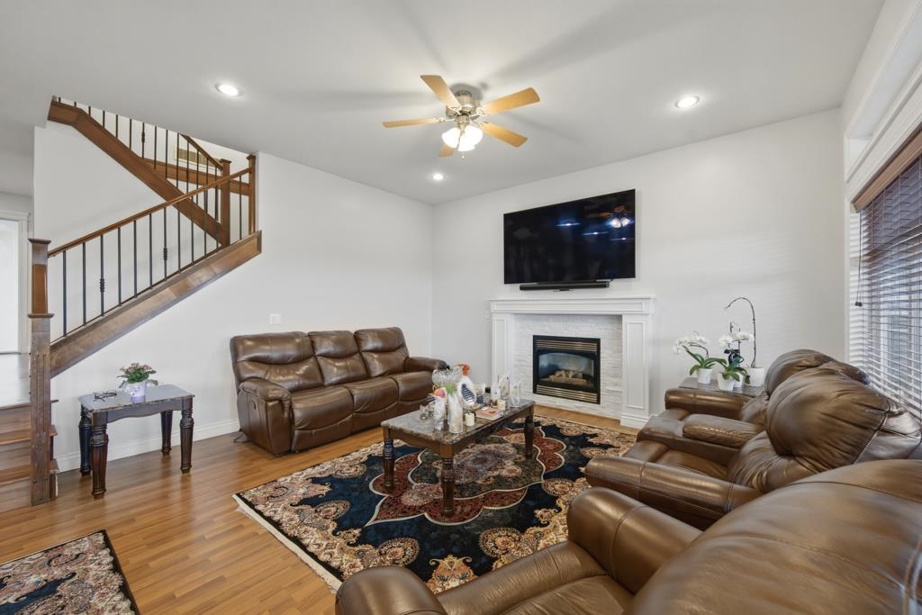 Additional image 2 of 24382 104 Avenue, Maple Ridge, BC, V2W 2C4