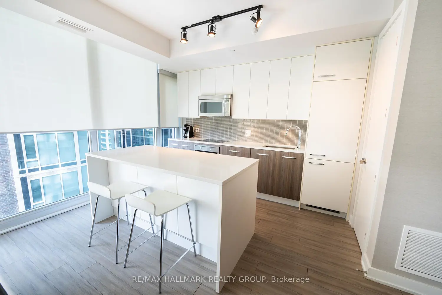 111 Champagne Avenue 611 photo 5
