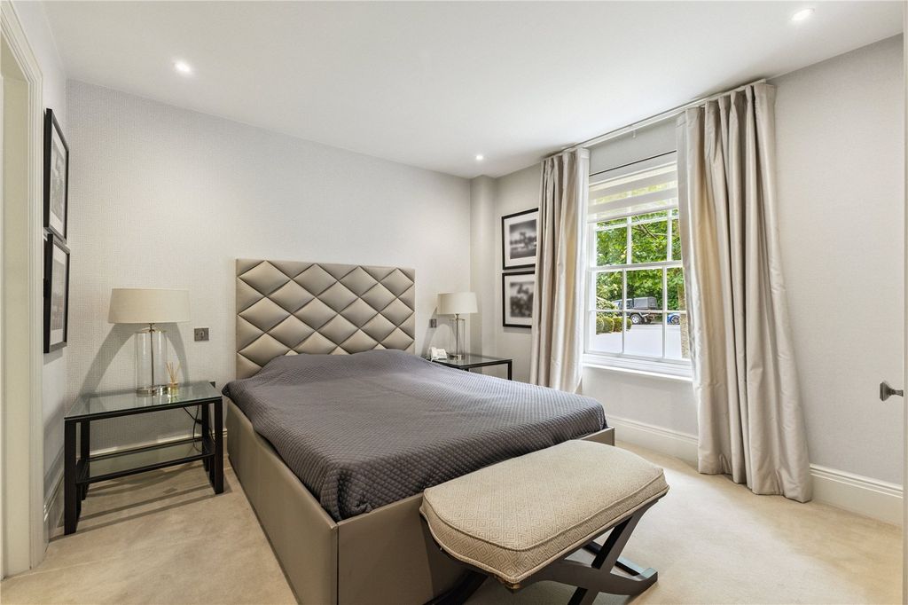 Additional image 10 of 2 bed flat for saleConnaught Square, Winchester, Hampshire SO22