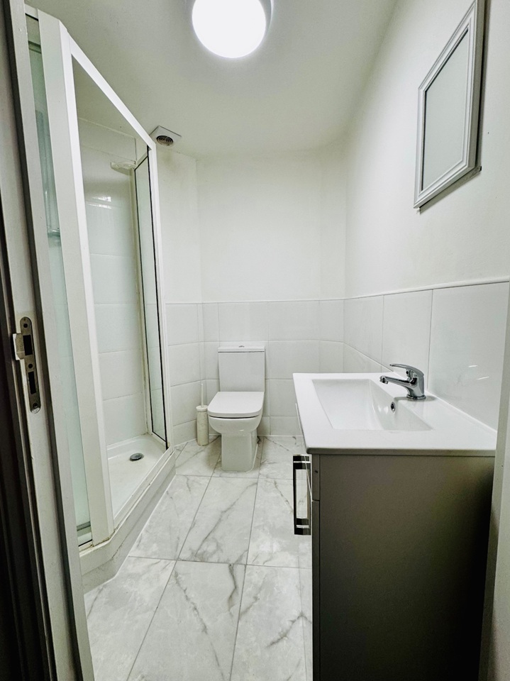 Additional image 3 of 2 Bed Flat, Middlewood Street, M5, N1 7GU