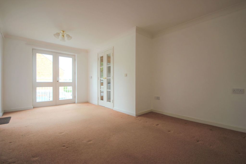 2 bed flat for saleWorcester Road, Malvern, Worcestershire. WR14 photo 4