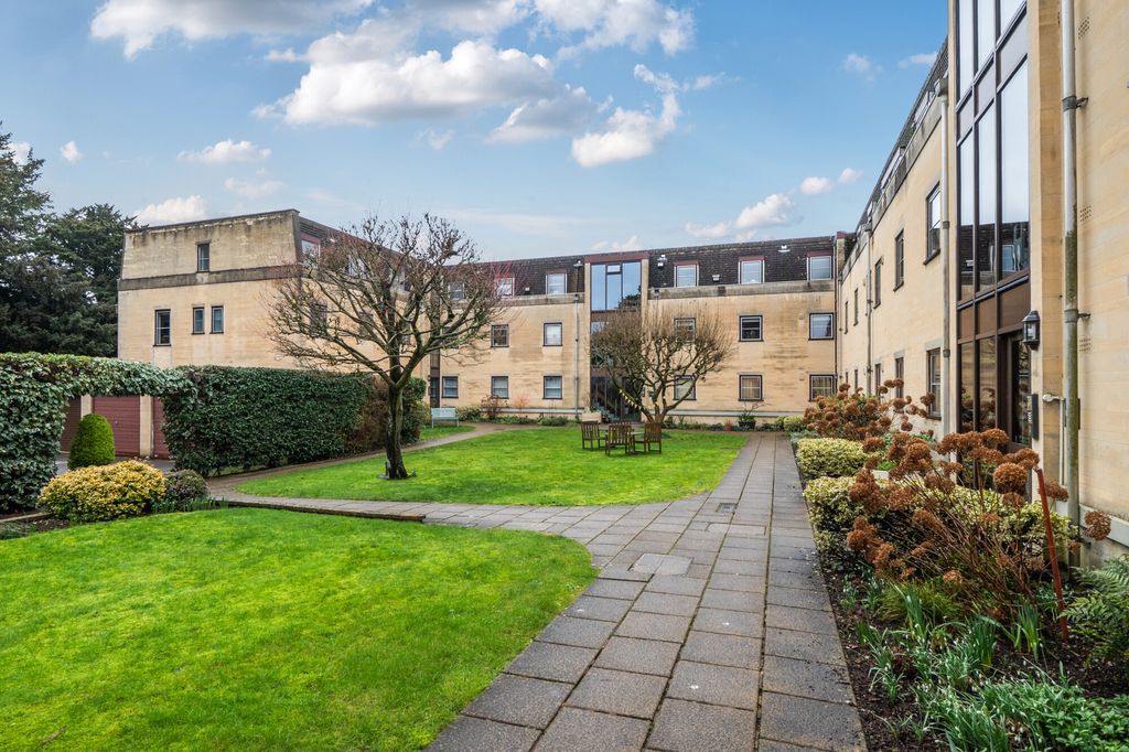 2 bed flat for saleAbbey House, Cirencester GL7
