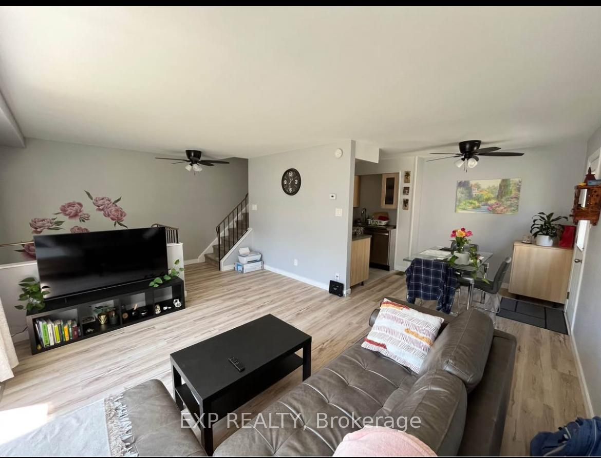 Additional image 2 of 135-20 A Sonnet Crescent Crescent, Ottawa, ON, K2H 8W7
