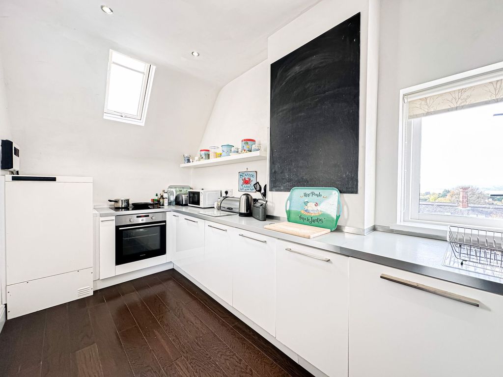 2 bed flat for saleStation Road, Thurstaston CH61 photo 2