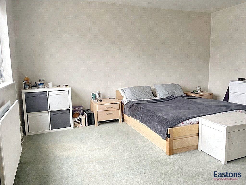 2 bed flat for saleTattenham Crescent, Epsom KT18 photo 5