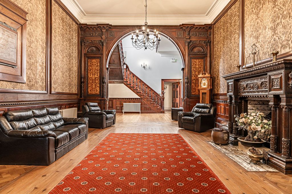 2 bed flat for saleThe Manor, Talygarn CF72 photo 4