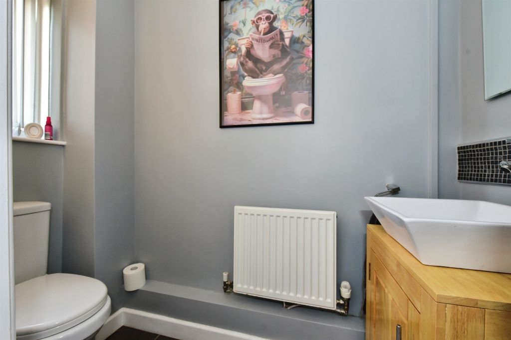 3 bed semi-detached house for saleCarpenter Croft, Sheffield S12 photo 5