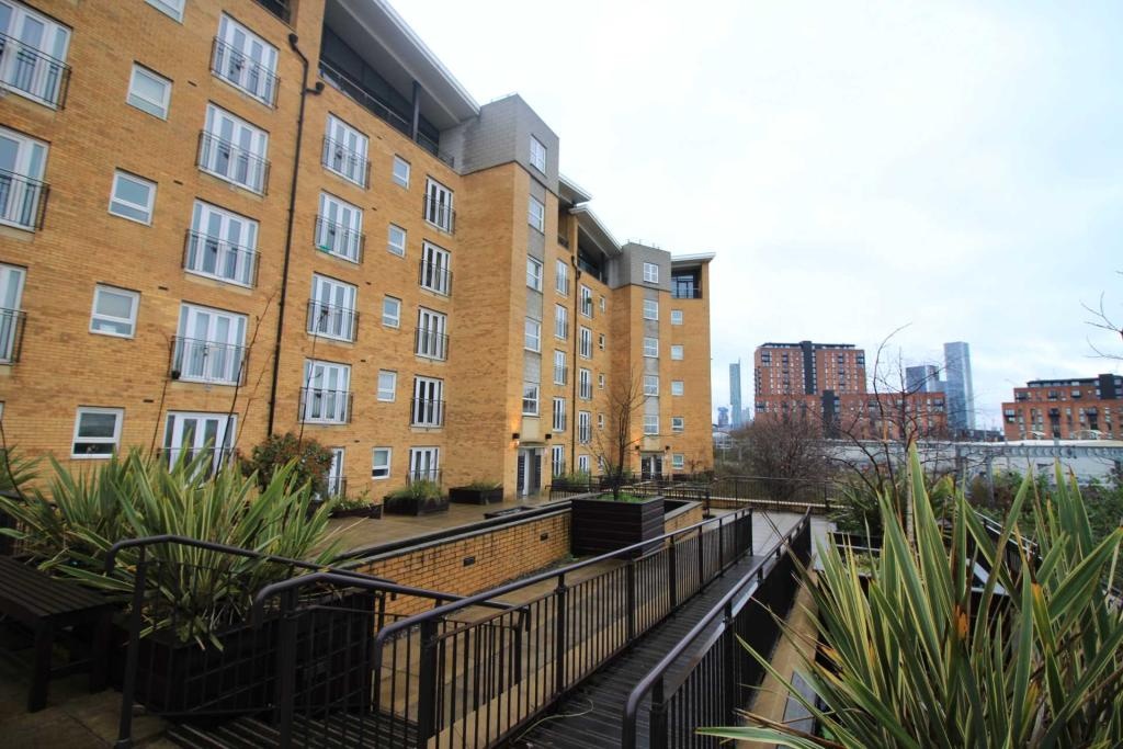 Additional image 3 of 2 Bed Flat, Middlewood Street, M5, N1 7GU