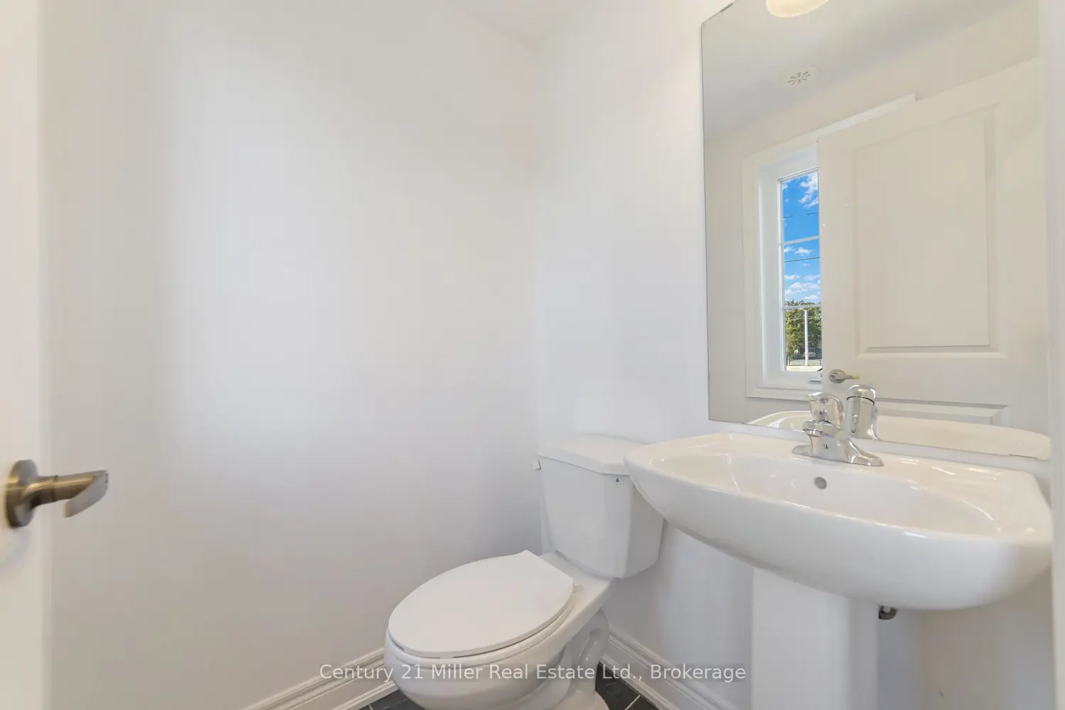 2150 Trafalgar Road 50 photo 2