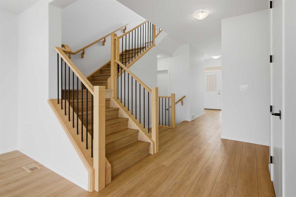 Additional image 3 of 119 Carrington Circle NW, Calgary, AB, T3P 0Y4