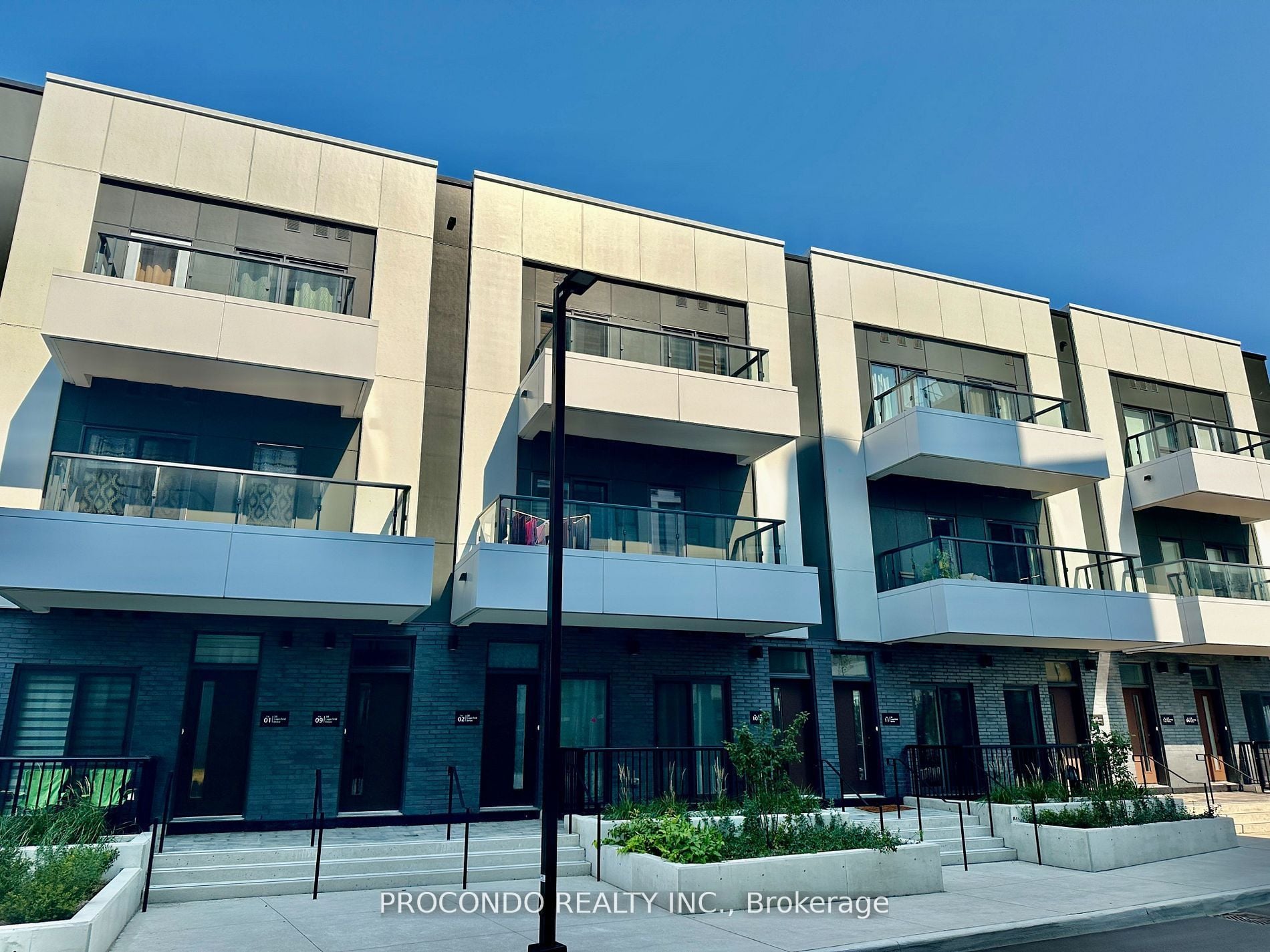 Th02-30 Lagerfeld Drive, Brampton, ON, L7A 5L5