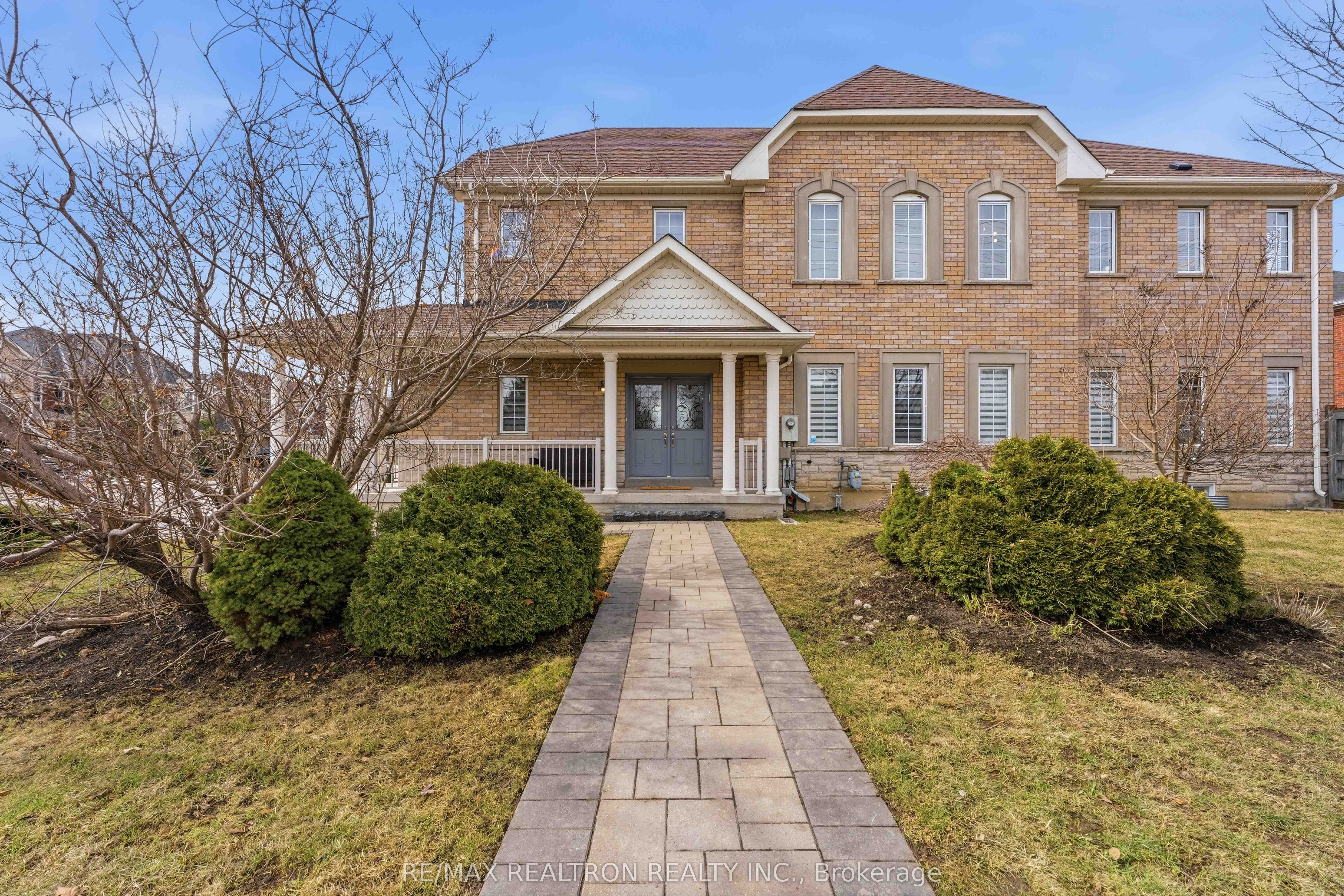 2 Daniel Bram Drive, Vaughan, ON, L6A 0L4