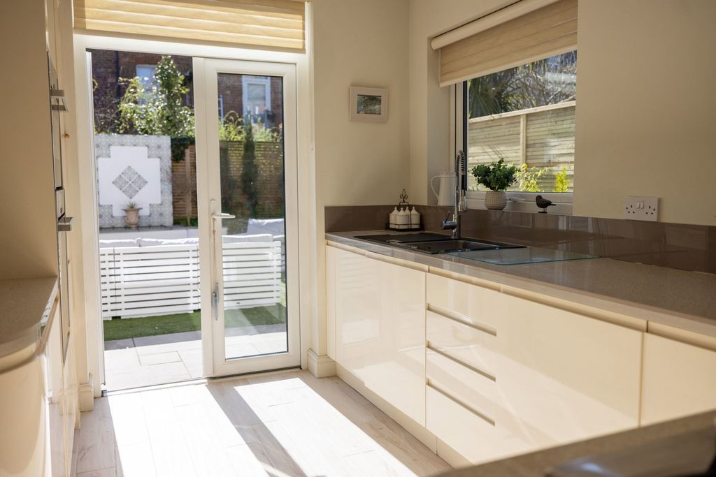 Additional image 19 of 2 bed flat for saleMostyn Avenue, West Kirby CH48