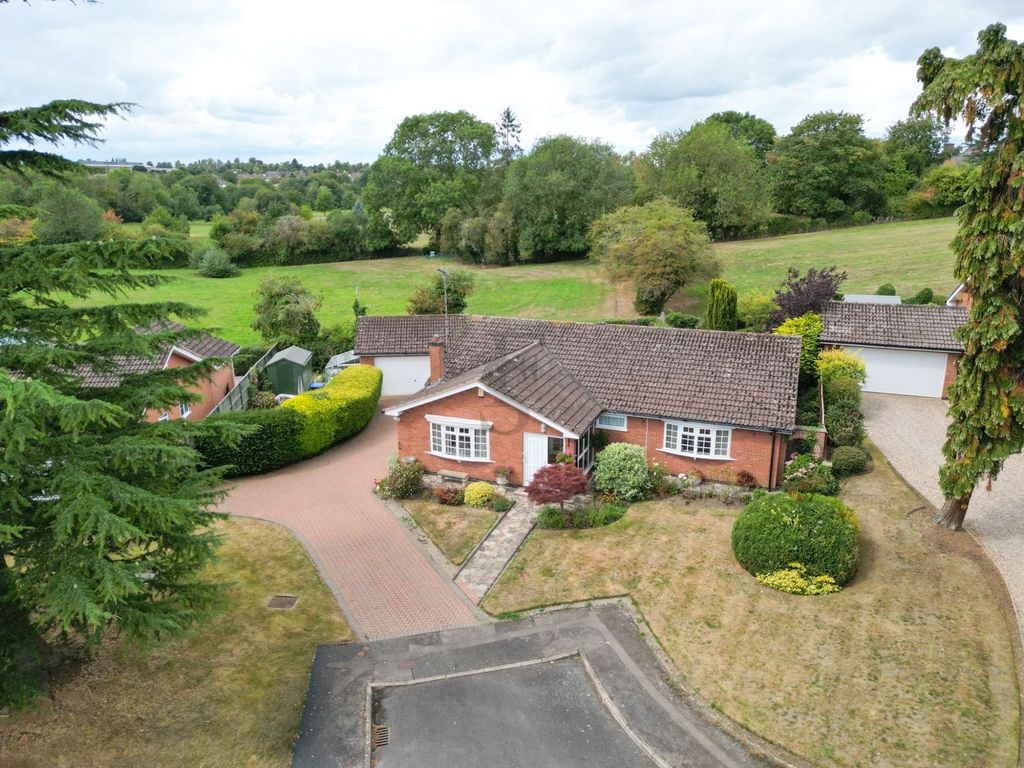 3 bed detached bungalow for saleLakeside Court, Thurnby Village LE7