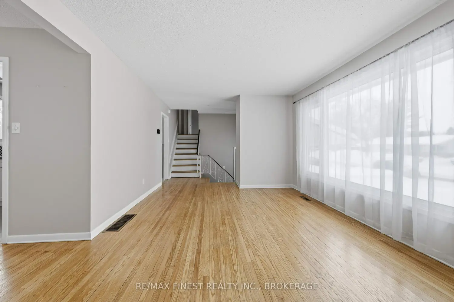 337 Avenue Road photo 2