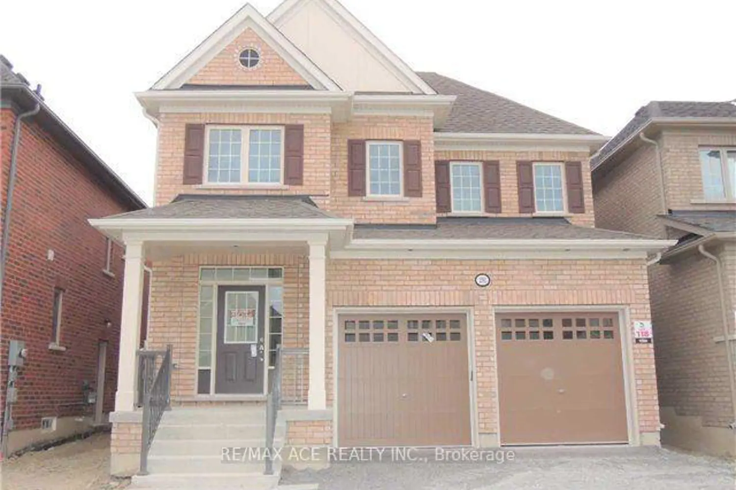 2392 Equestrian Crescent