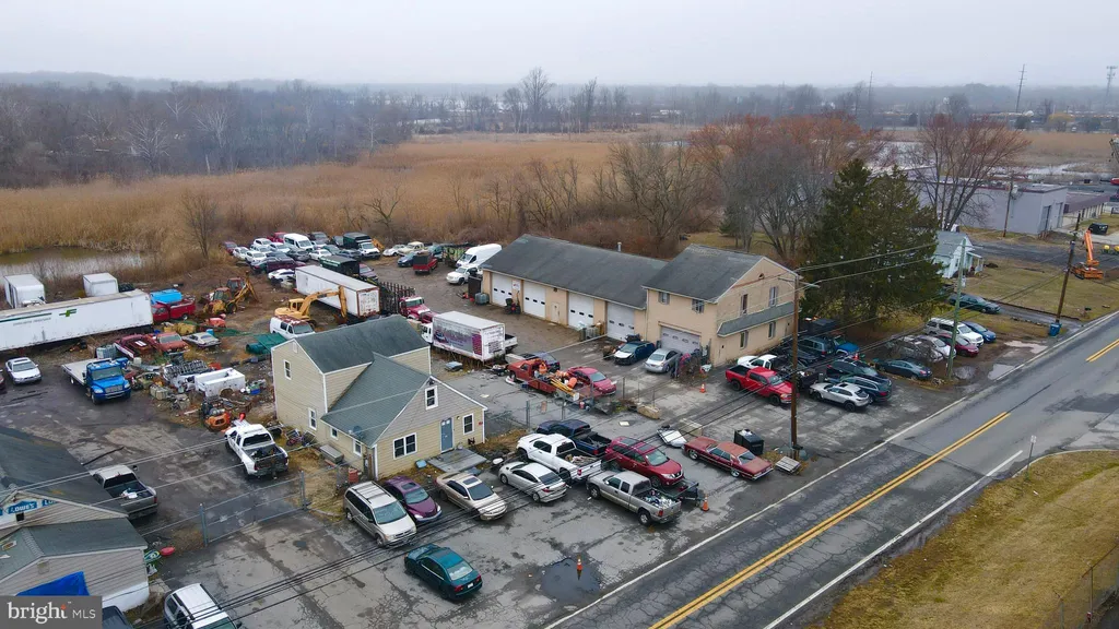 327 Airport Road, New Castle, DE 19720