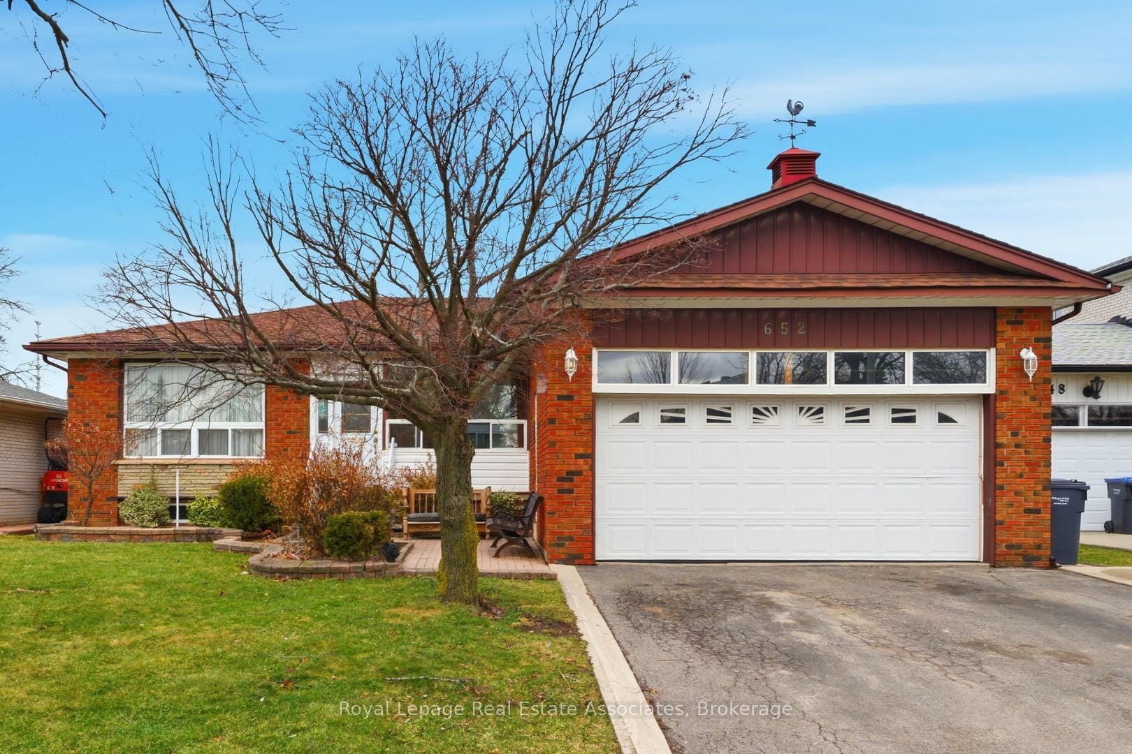 652 Eversley Drive, Mississauga, ON, L5A 2C9
