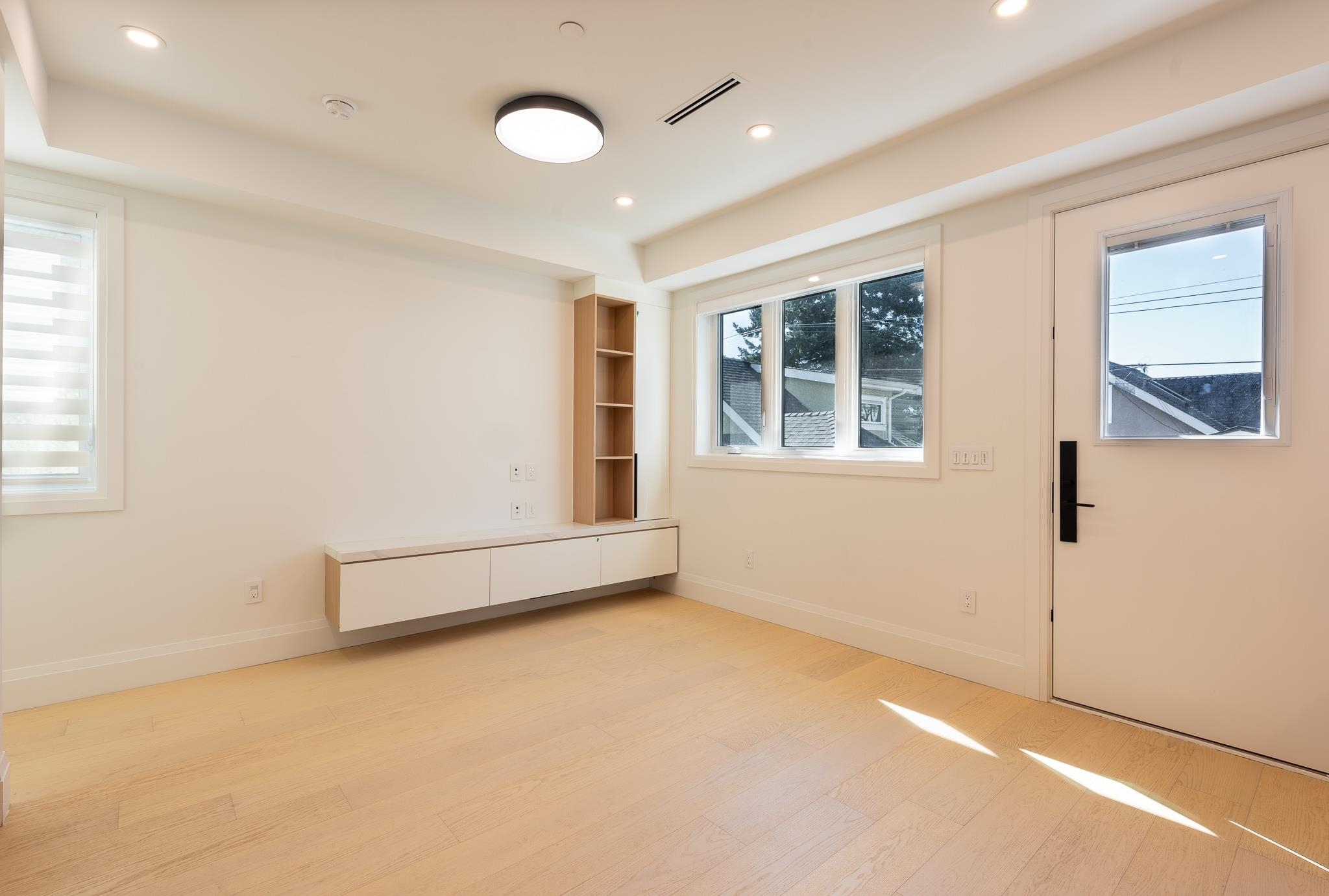 Additional image 3 of 2890 Grant Street, Vancouver, BC, V5K 4C8