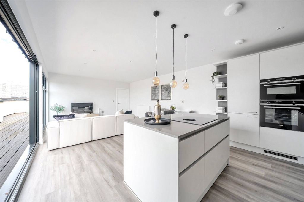 2 bed flat for saleLast Penthouse Remaining, 109 - 111 Bath Road, Cheltenham, Gloucestershire GL53 photo 5
