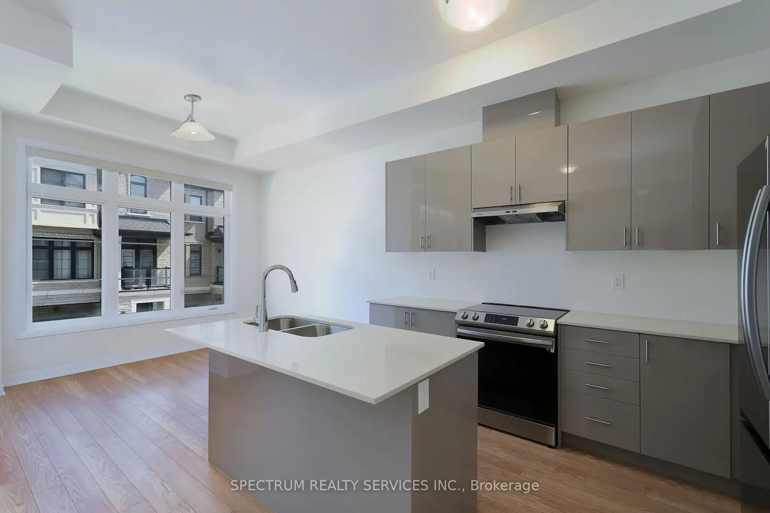 176 De La Roche Drive photo 2