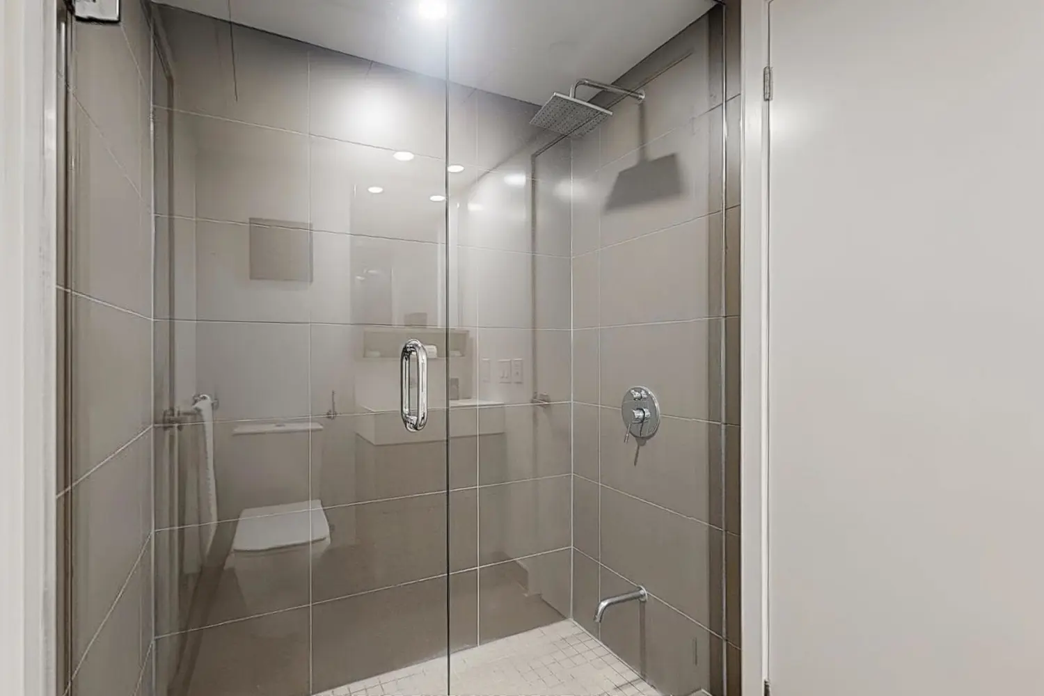 Additional image 6 of 5 Soudan Avenue 716