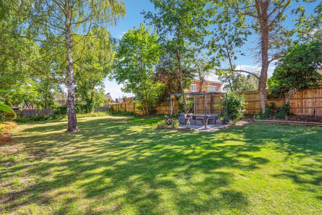 4 bed detached house for saleCandlemas Lane, Beaconsfield HP9