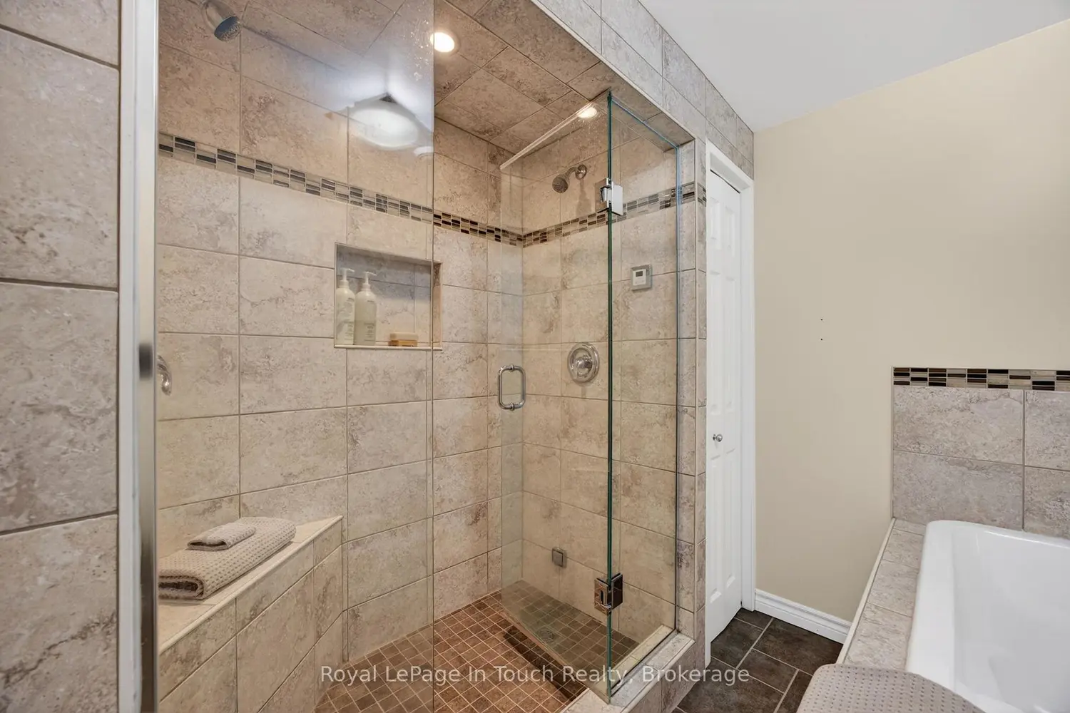 Additional image 16 of 39 St Laurent Boulevard