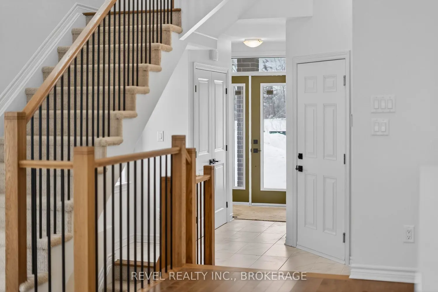 432 Buckthorn Drive photo 2