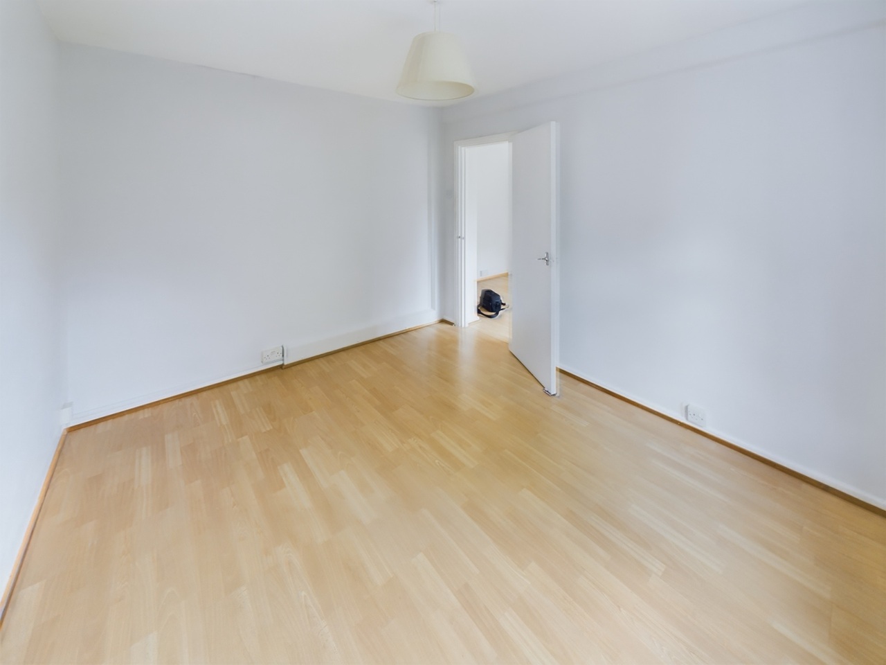 Additional image 4 of 1 Bed Flat, Harling Court, SW11, N1 7GU