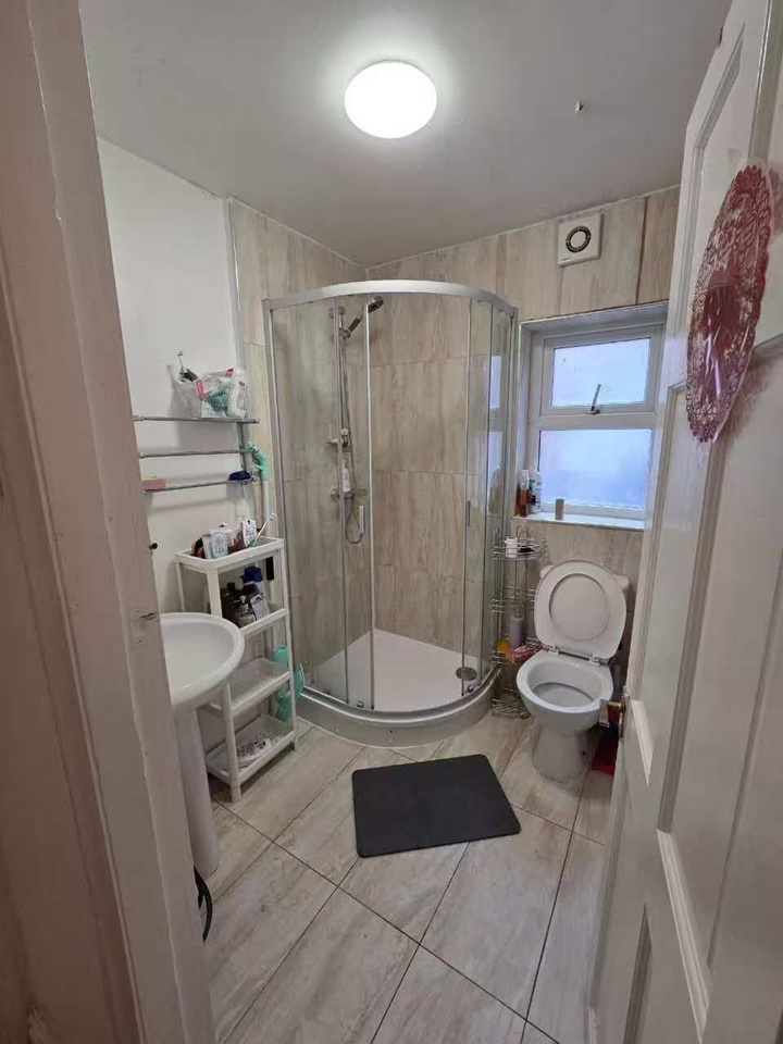 Additional image 5 of Room in a Shared House, Acomb St, M15, N1 7GU