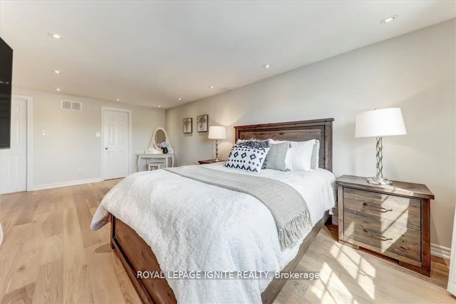 Additional image 8 of 26 Halfmoon Square