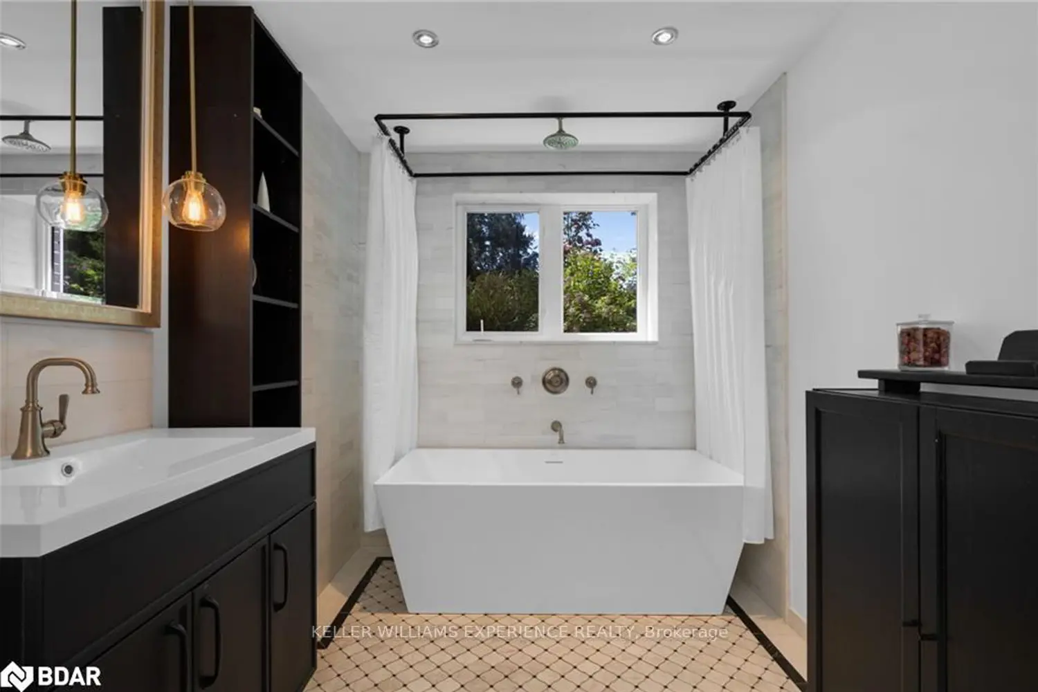 Additional image 14 of 28 Larry Street